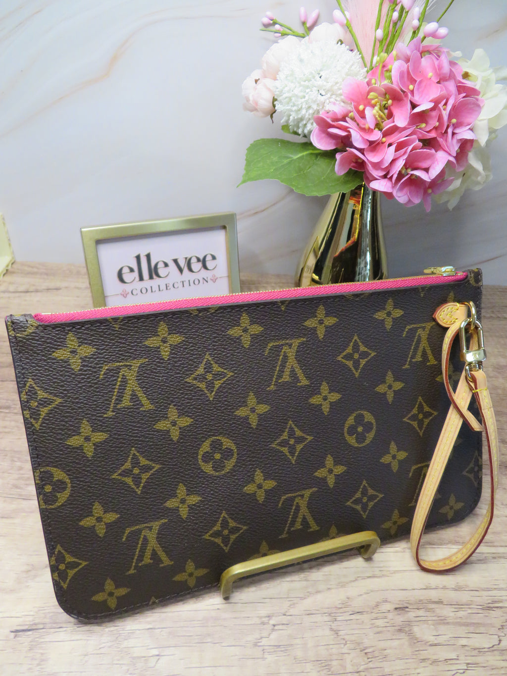 Louis Vuitton Monogram Neverfull Pouch (Pivoine Interior)