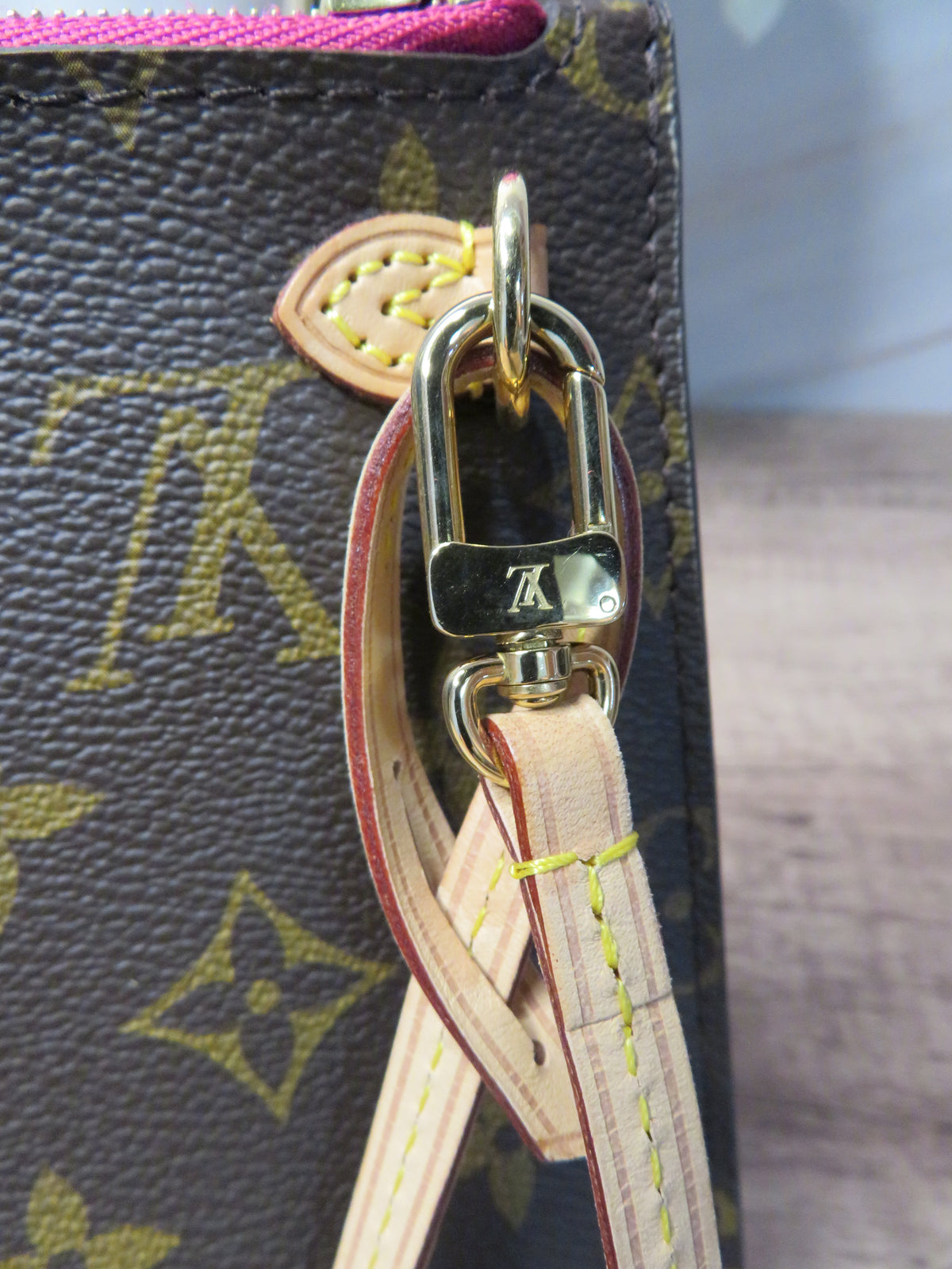 Louis Vuitton Monogram Neverfull Pouch (Pivoine Interior)